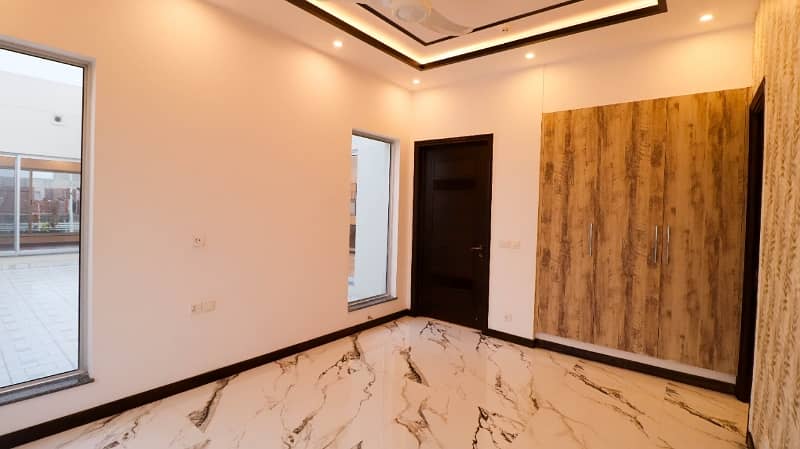 Ready To rent A Upper Portion 1 Kanal In DHA Phase 8 Lahore 3