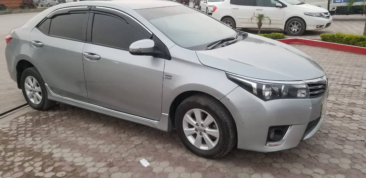 Toyota Corolla GLI 1.3 Model 2015 (Automatic) 1