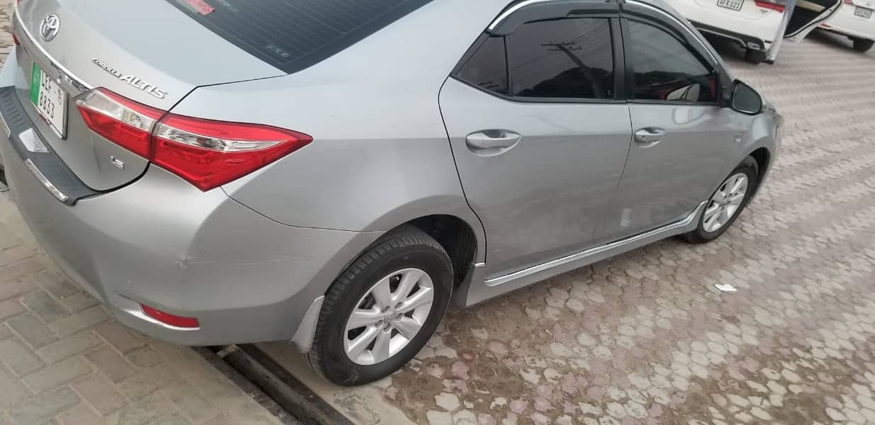 Toyota Corolla GLI 1.3 Model 2015 (Automatic) 3