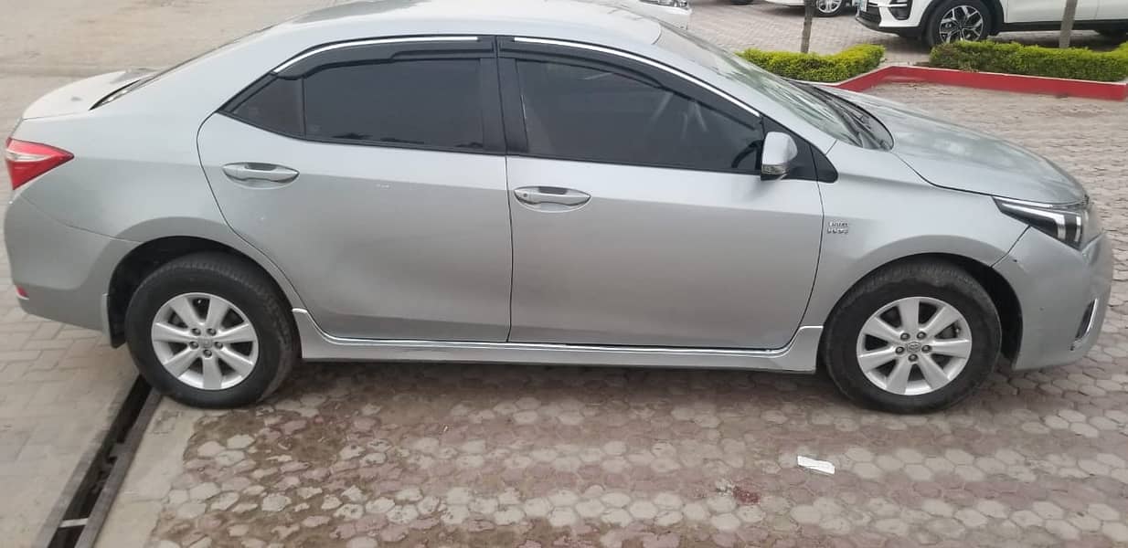 Toyota Corolla GLI 1.3 Model 2015 (Automatic) 4