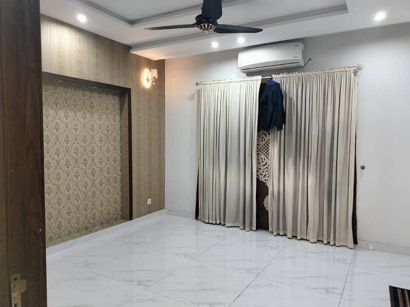 10 Marla Luxury Non Furnished Upper Portion For Rent in Bahria Town Lahore 2