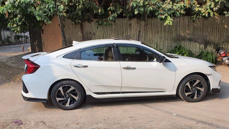 Honda Civic Oriel 2018 3