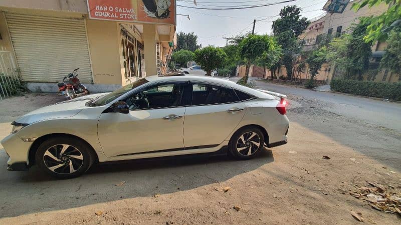 Honda Civic Oriel 2018 4