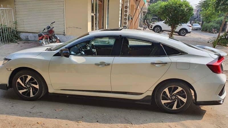 Honda Civic Oriel 2018 5