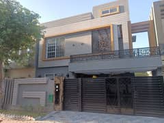 10 Marla Luxury Non Furnished House For Rent in Bahria Town Lahore