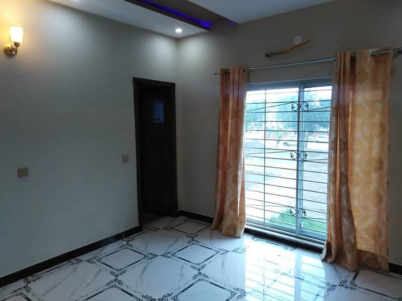 10 Marla Luxury Furnished Lower Portion For Rent in Bahria Town Lahore 9