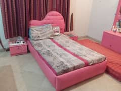 Heart themed bedroom set for girls. 0