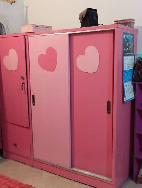 Heart themed bedroom set for girls. 2