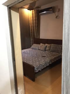 FULLY SEPARTE AND FURNIOSHED SINGLE ROOM FLAT FOR RENT IN MODEL TOWN LAHORE RENT 35000