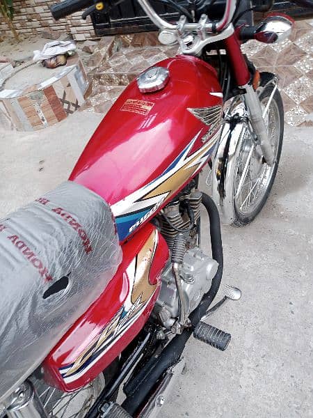 Honda CG 125 2020 model urgent only serious buyers contact 3