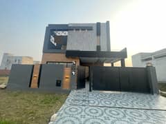 DHA Phase 7, Block U, 10 Marla, 04 Bed, Luxury House For Sale.