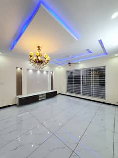 14 Marlas Tile Flooring Upper Portion With Servant Quarter & Gas Available G-13