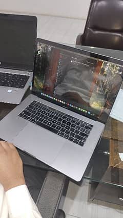 Macbook Pro 2018 15 Inches 0