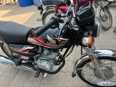 First hand use bike new condition accident bike nhi hy pka 24/model hy