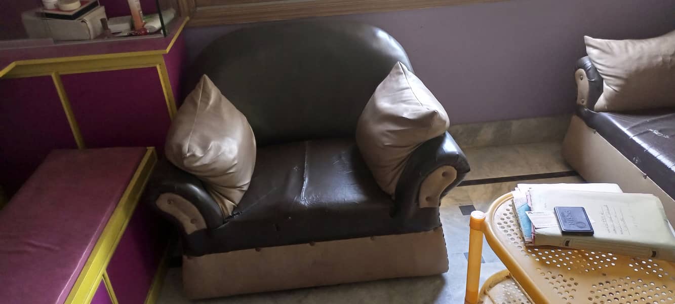 5 seater sofa set sell urgent 1