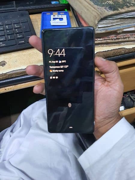 Google pixel 6a (lock) 4