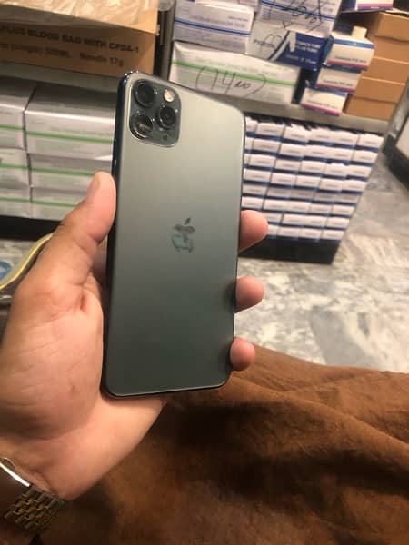 iphone 11pro max  10/9.5 64 gb 2