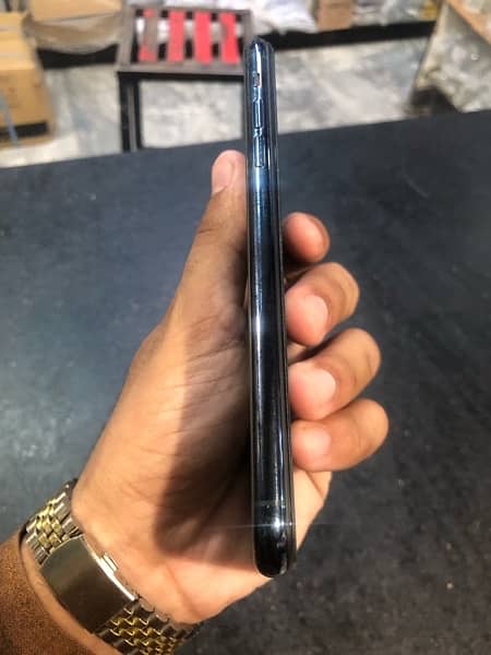 iphone 11pro max  10/9.5 64 gb 3