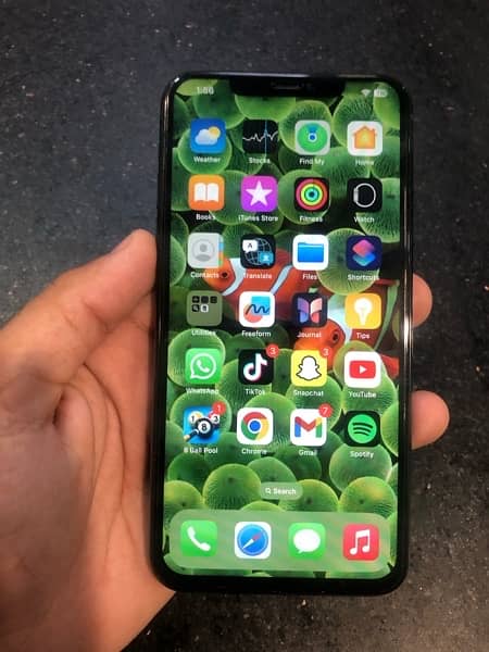 iphone 11pro max  10/9.5 64 gb 5