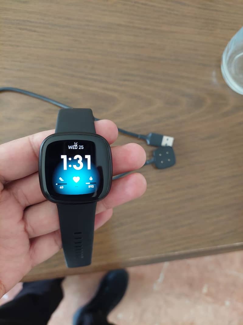 Fitbit Versa 3 2