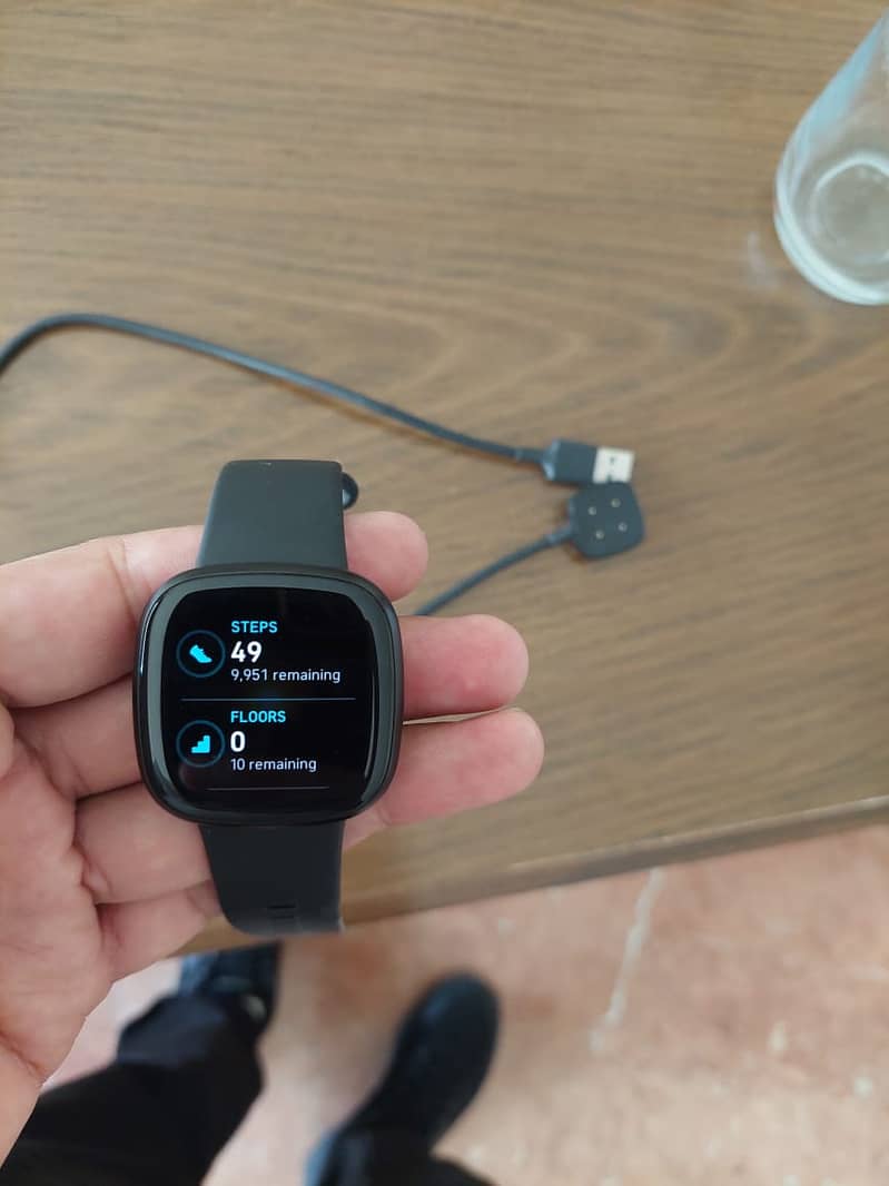 Fitbit Versa 3 6