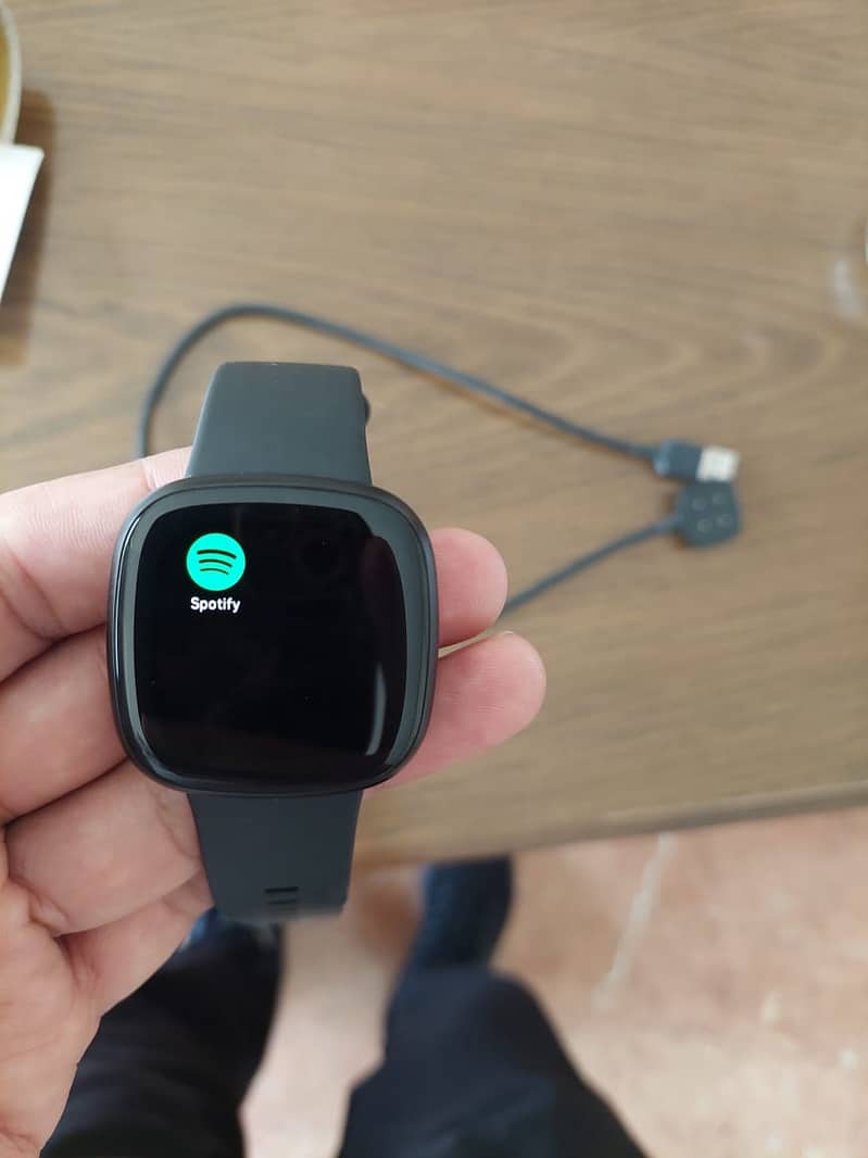 Fitbit Versa 3 8