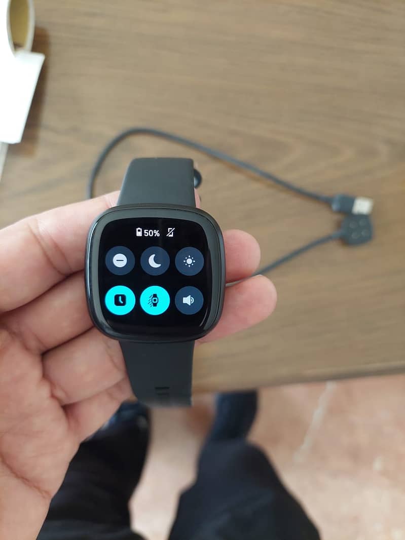 Fitbit Versa 3 9