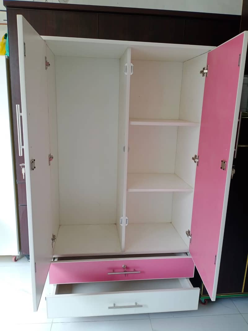 wardrobe for sale/coloured cupboard/Almirah/lamineted almarii 1