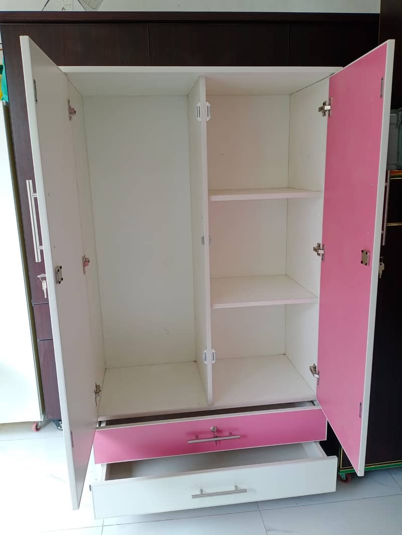 wardrobe for sale/coloured cupboard/Almirah/lamineted almarii 2