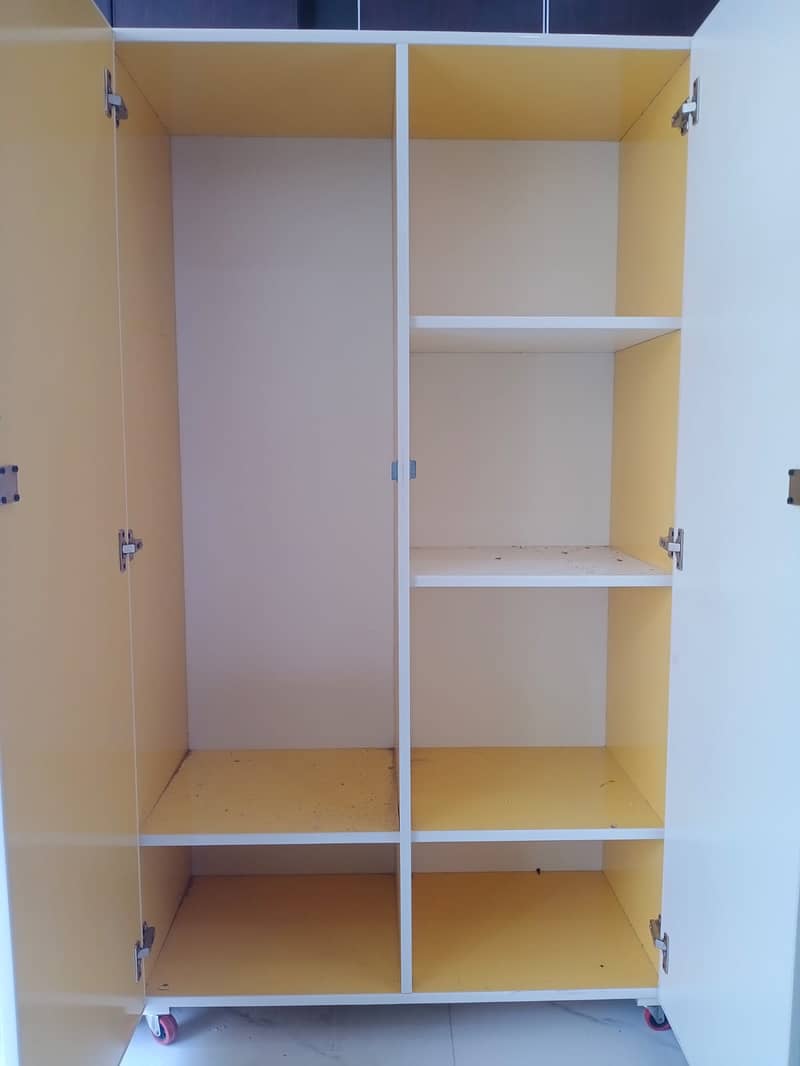 wardrobe for sale/coloured cupboard/Almirah/lamineted almarii 3