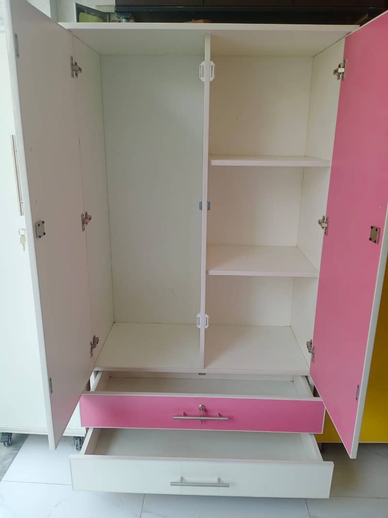 wardrobe for sale/coloured cupboard/Almirah/lamineted almarii 4