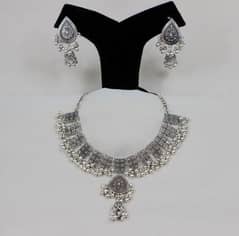 antique style artificial choker 0