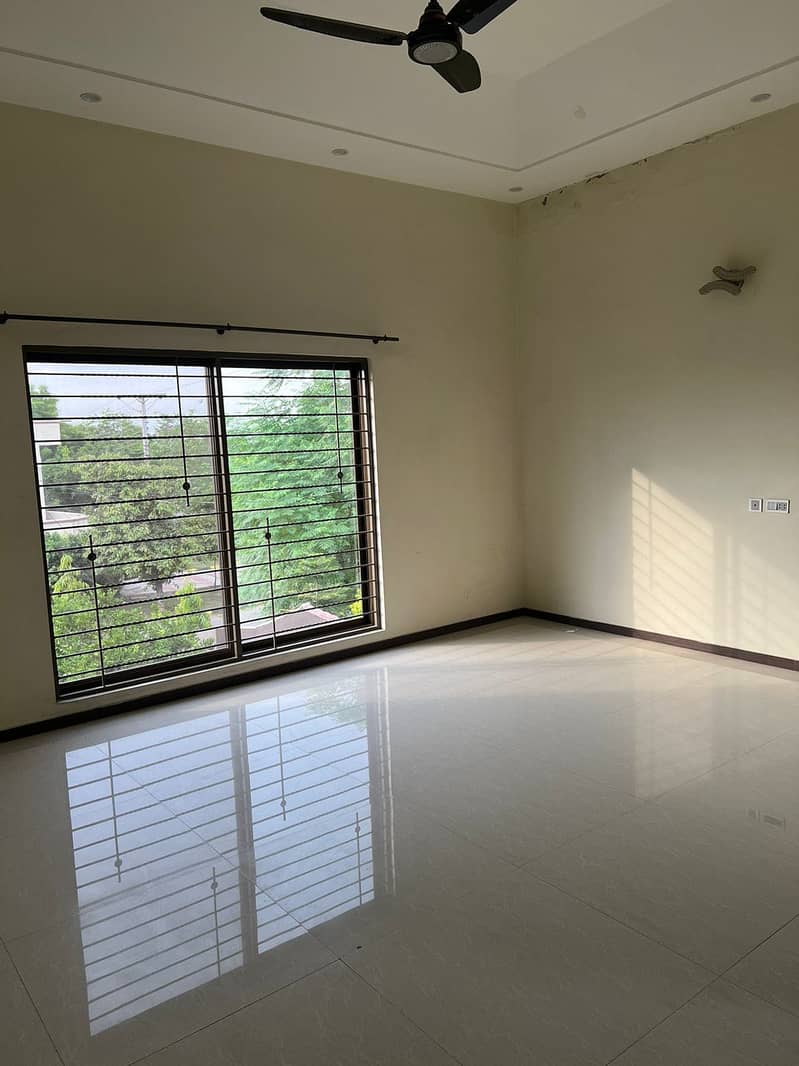 2 Kanal Cornor House 100ft Road available For rent office + residence 17