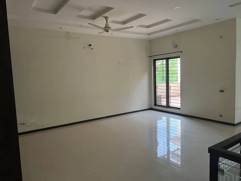 2 Kanal Cornor House 100ft Road available For rent office + residence 38