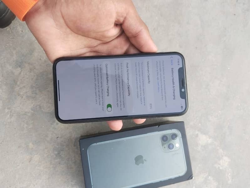 i phone 11 pro  non pta   10 /10  64 gb battery 83 % with box 4