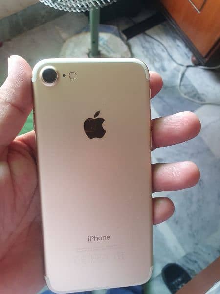 i phone 7 pta aproved 128 jb on sale serious buyer on contact 5