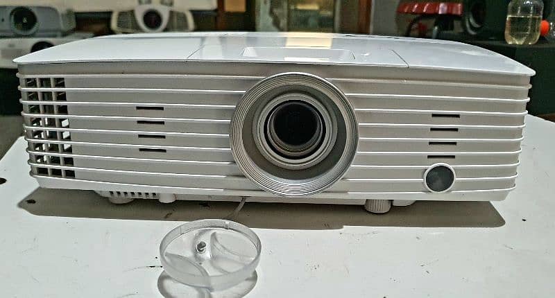 Acer P1185 Projector

SVGA Portable proj 3 piece available same model 1