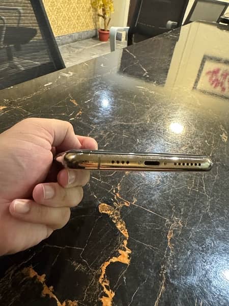 iphone 11 pro max 64gb gold factory unlock PTA Approved 1