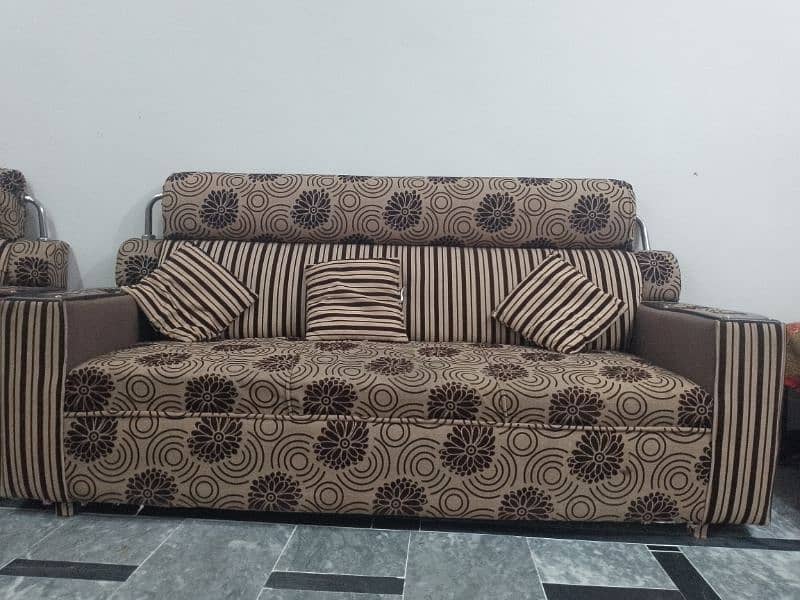 5 seater sofa for sale. condition good. 0