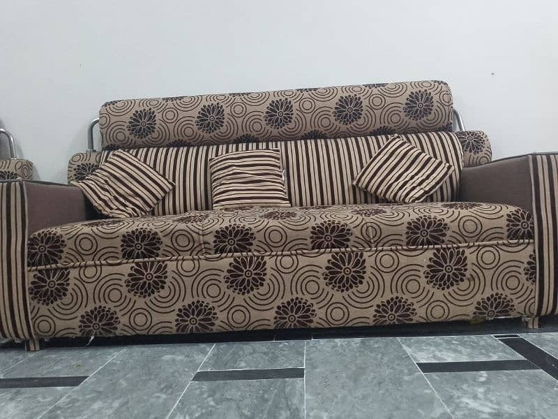 5 seater sofa for sale. condition good. 1