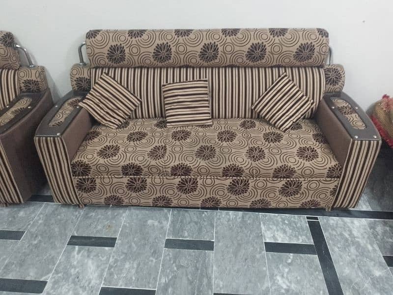 5 seater sofa for sale. condition good. 2