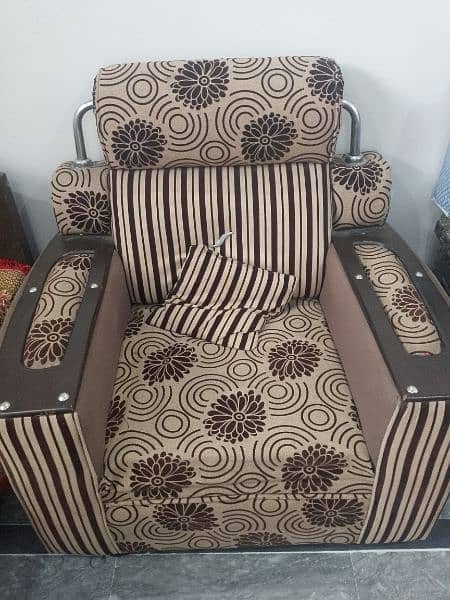 5 seater sofa for sale. condition good. 3