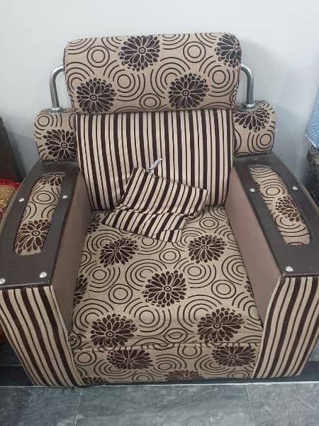 5 seater sofa for sale. condition good. 5