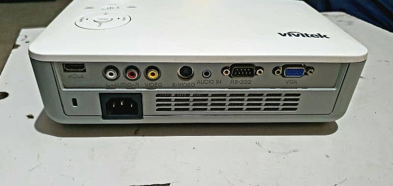 Vivitak D535
XGA Portable Projector 5 peace same model available Good 2