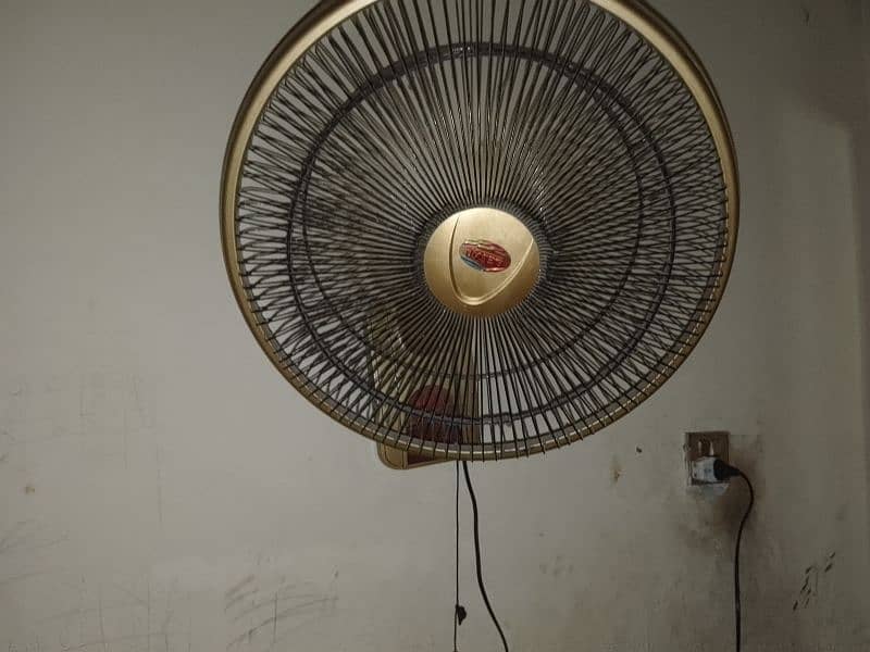 Fan 18 inches A plus condition 10 by 10 working condition 3