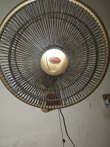 Fan 18 inches A plus condition 10 by 10 working condition 4