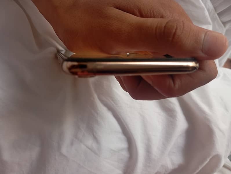 IPHONE XS MAX GOLD COLOUR 7