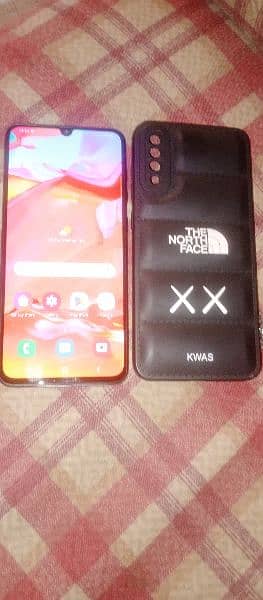 Samsung A70  6/128 bilkul ok pis he vip werking me 6