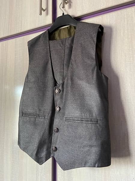 Brand new 3 piece 11-13 boys suit for weddings and occasions 6