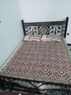 iron bed with dressing ,for urgent sale,good condition